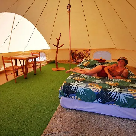 Grande Tente Tipi Avec Magnifique Vue